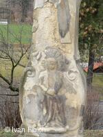 Kamenný kříž pod farou v Bělotíně do roku 2014