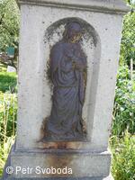 Kamenný kříž u mostu přes Luhu v Bělotíně